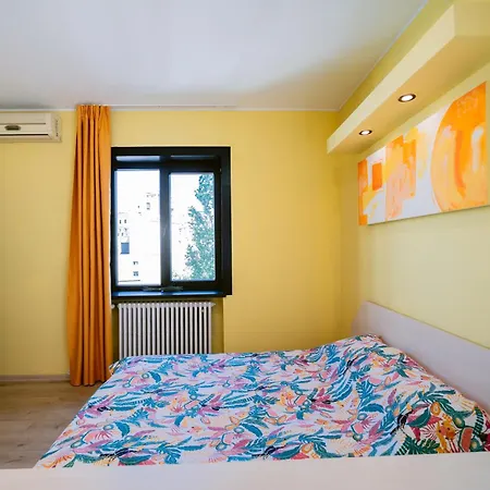 The Artist Near National Theatre Διαμέρισμα