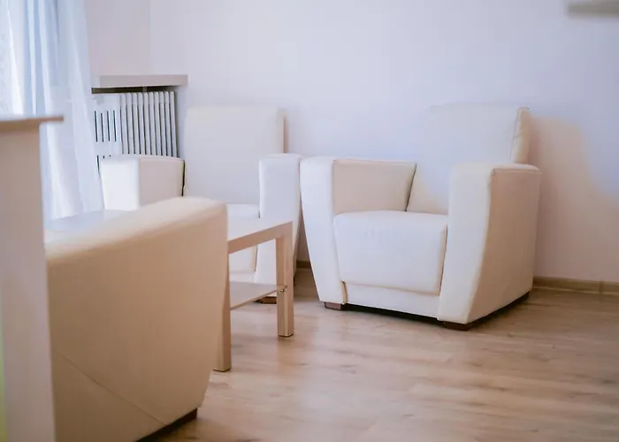 The Artist Near National Theatre アパート