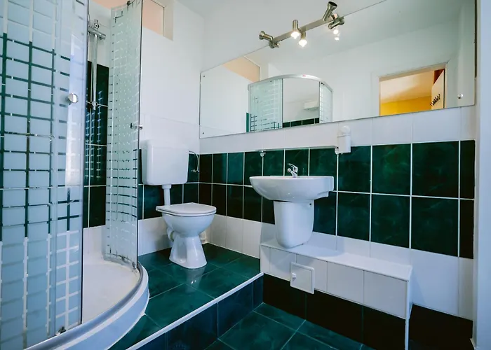 The Artist Near National Theatre Апартаменти *