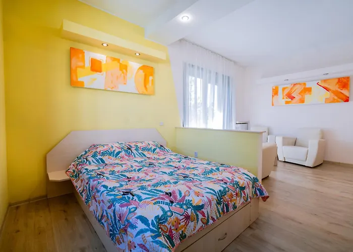 The Artist Near National Theatre アパート ブカレスト