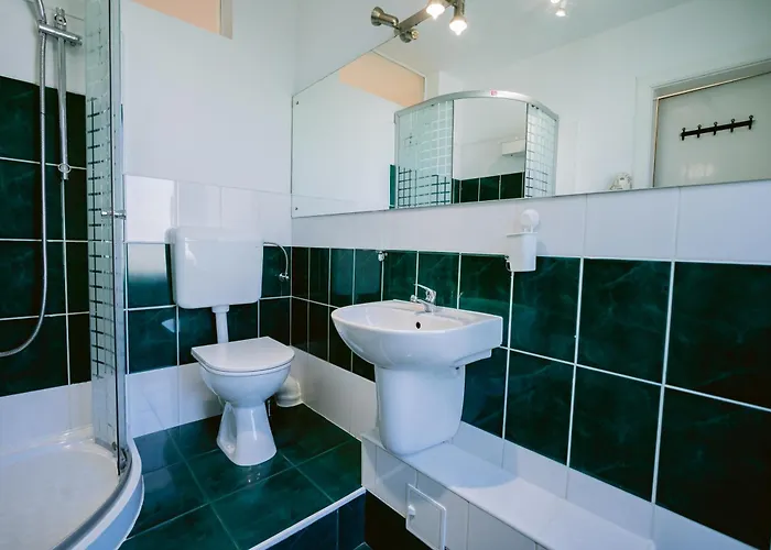 The Artist Near National Theatre Апартаменти