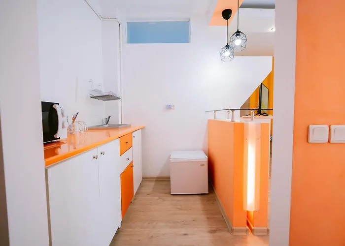 The Artist Near National Theatre ブカレスト